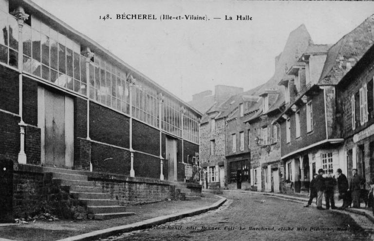 Halle, Mairie, place du Souvenir (Bécherel)