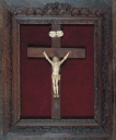 Croix encadrée : Christ en croix