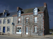 Maison à boutique, 31, 33 rue Onffroy de la Rosière (Sixt-sur-Aff)