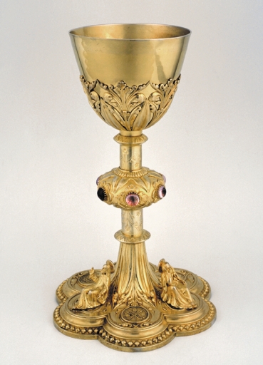 Chapelle d'orfèvrerie 2 : calice, patène, clochette, 2 burettes et leur plateau