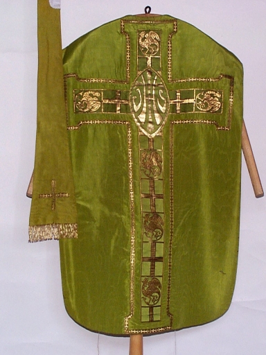Ornement vert 4 : chasuble, étole, bourse de corporal