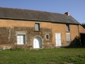 Alignement de trois maisons, la Pommeraie (Guipel)