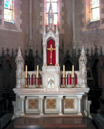 Ensemble du maître-autel : 3 degrés d'autel, autel, gradin d'autel, tabernacle, exposition