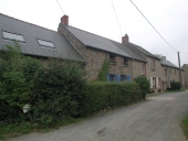 Alignement de maisons et de dépendances, la Ville-Heslouin (Québriac)