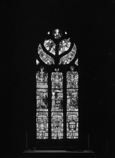 Verrière à personnages de la baie 0 (maîtresse-vitre) : Scènes de la vie de saint Pierre