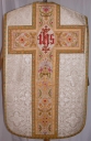 Ornement blanc 4 : chasuble, bourse de corporal, étole, manipule, voile de calice