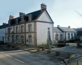 Mairie, ancienne mairie-école, 2, 4 rue Onffroy de la Rosière (Sixt-sur-Aff)