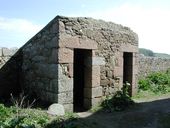 Latrines, Ile aux Moines, près de la caserne, les Sept-Iles (Perros-Guirec)