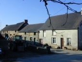 Alignement de quatre logis de ferme, la Ville Marie (Saint-Léger-des-Prés)
