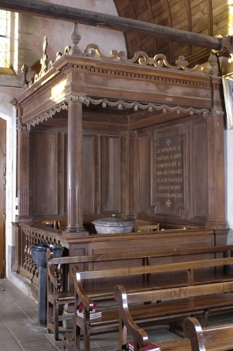 Baldaquin des fonts baptismaux, lambris de demi-revêtement et clôture
