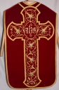Ornement rouge : chasuble, bourse de corporal, manipule, voile de calice