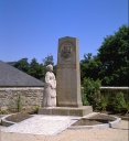 Monument aux morts de la guerre de 1939-1945, place Beaucorps (Saint-Cast-le-Guildo)