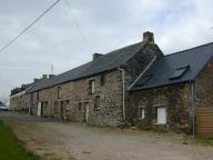 Alignement de maisons, la Ville Roger (Treffendel)