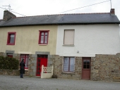 Alignement de maisons, le Couralay (Gahard)