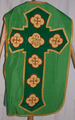 Ornement vert 2 : chasuble, bourse de corporal, étole, manipule, voile de calice
