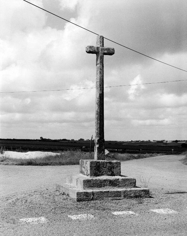 Croix de chemin, dite Croas ar Pap, Lestorhen (Plounévez-Lochrist)