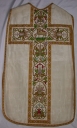 Ornement blanc 1 : chasuble, bourse du corporal, étole, manipule, voile de calice