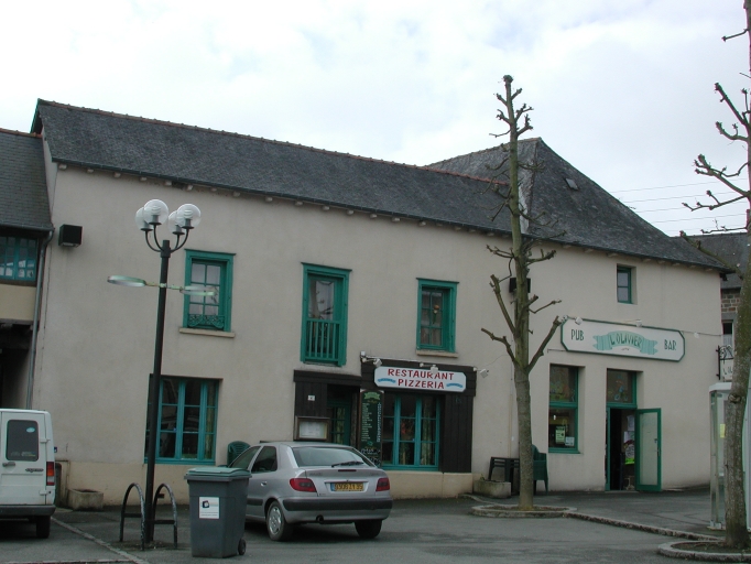 Maison à boutique, 4 place André Ferré (Tinténiac)