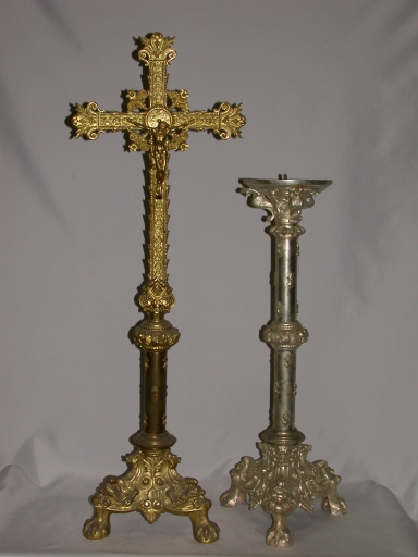 Garniture d'autel 3 : croix d'autel, 6 chandeliers d'autel