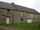 Alignement de maisons, la Mazure (Gahard)