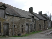 Alignement de maisons, la Touche Iris (Lanhélin fusionnée en Mesnil-Roc'h en 2019)