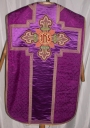 Ornement violet 2 : chasuble, bourse de corporal, manipule, voile de calice
