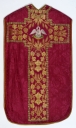 Ornement rouge 1 : chasuble, étole, manipule, voile de calice