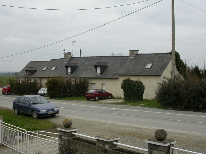 Alignement de maisons, le Coq Rouge (Servon-sur-Vilaine)