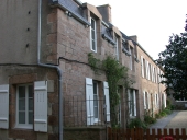 Ancienne ferme dite de Ker An Neiz, puis hôtel de voyageurs (pension de famille), actuellement maison, la Clarté, 49 place de la Chapelle (Perros-Guirec)