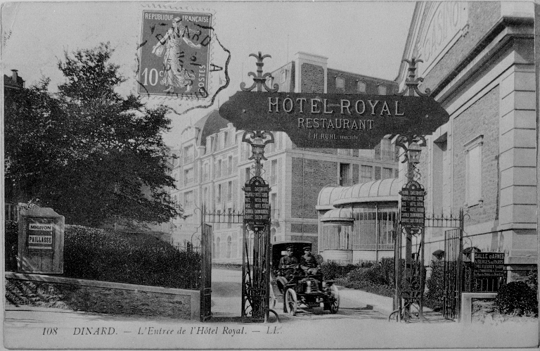Hôtel de voyageurs dit hôtel Royal, 4, 6 boulevard Albert Ier ; plage de l'Ecluse (Dinard)