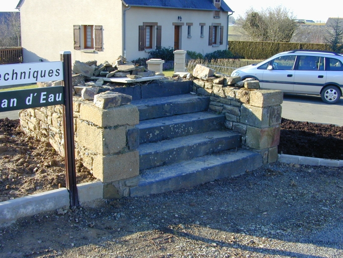 Croix de chemin, rue de la Pavière (Domalain)