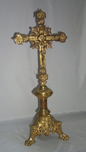 Garniture d'autel 2 : croix d'autel, 6 chandeliers d'autel