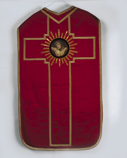 Ornement rouge 1 : chasuble, étole, voile de calice, bourse de corporal