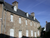 Les manoirs, fermes, maisons, logis, logement d'ouvriers et immeubles à logements sur la commune de Perros-Guirec
