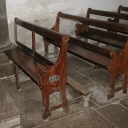 Ensemble de 65 bancs de fidèle