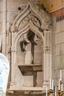 Lavabo en niche, basilique Notre-Dame-du-Roncier (Josselin)