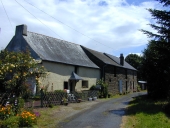 Alignement d'une maison et d'une ferme, la Petite Jeu (Maxent)