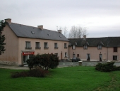 Alignement de logis, 1-3-5 rue de la Forêt (Chasné-sur-Illet)