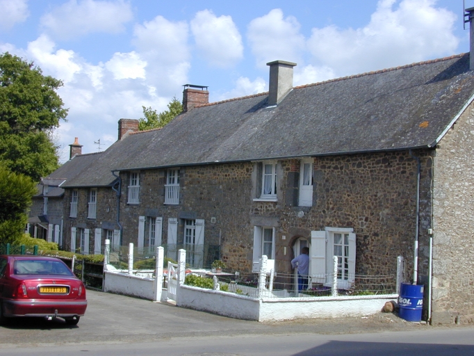 Alignement de quatre fermes, 5A, B et C rue de Marcillé (Feins)
