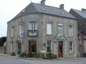 Maison à boutique et café, 46 avenue Alexis Rey (Montreuil-sur-Ille)