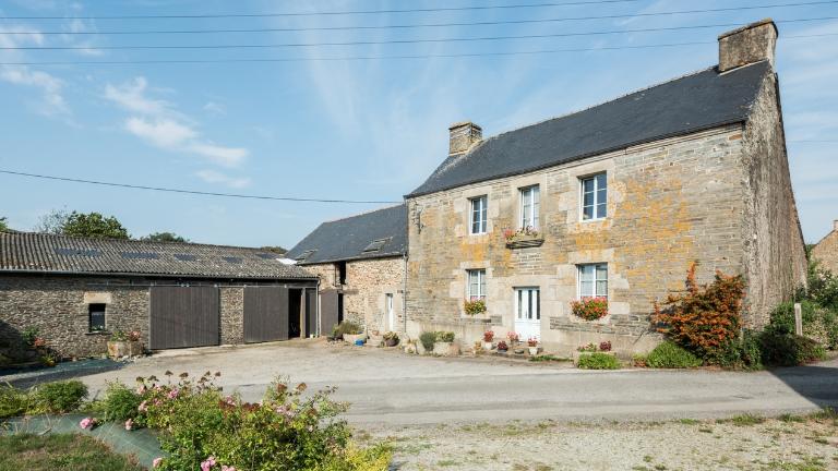 Maison de marchand de toile, rue des Hortensias (Saint-Thélo)
