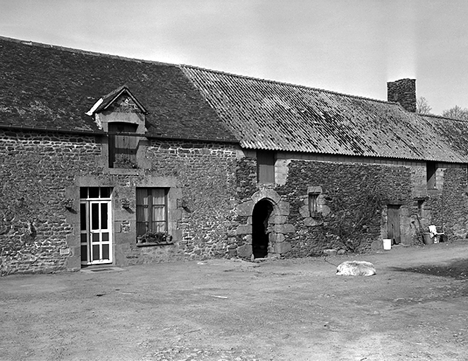 Alignement de maisons, la Foltière (Epiniac)