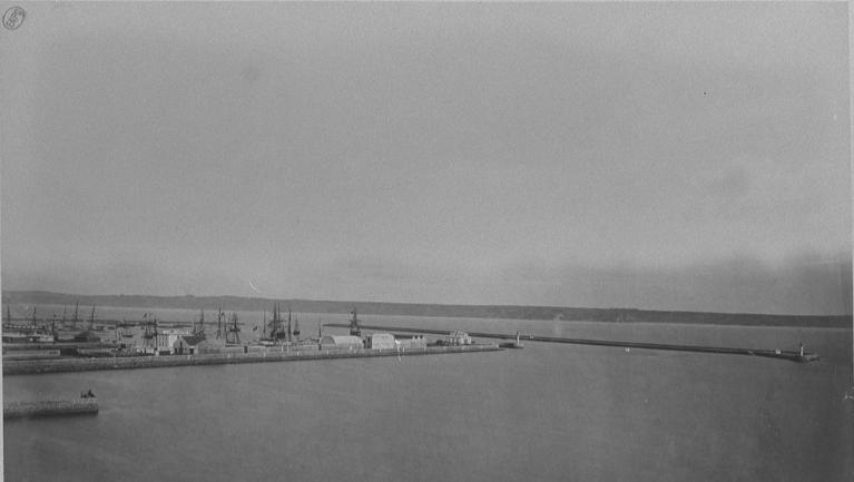 Jetée ouest, port de commerce (Brest)