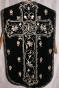 Ornement noir 2 : chasuble, bourse de corporal, étole, manipule, voile de calice