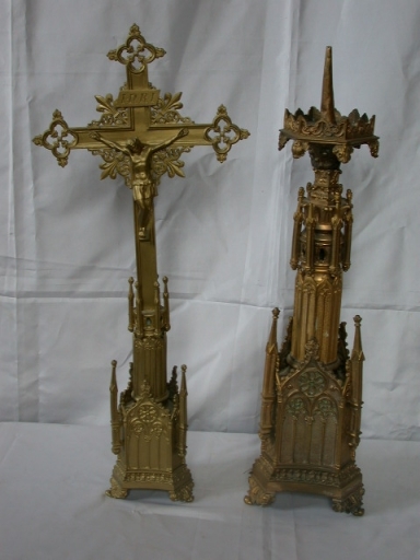 Garniture d'autel 1 : croix d'autel et 6 chandeliers