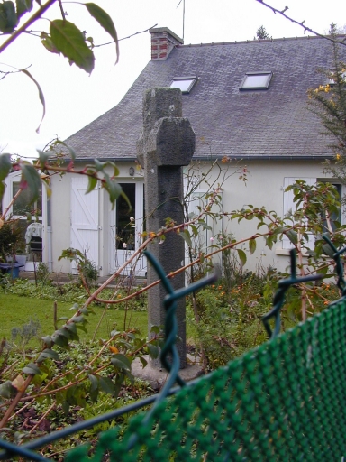 Croix de chemin, 51 rue de Dinan (Pleurtuit)