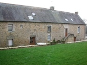 Presbytère, actuellement logement collectif, rue du Presbytère (Dourdain)