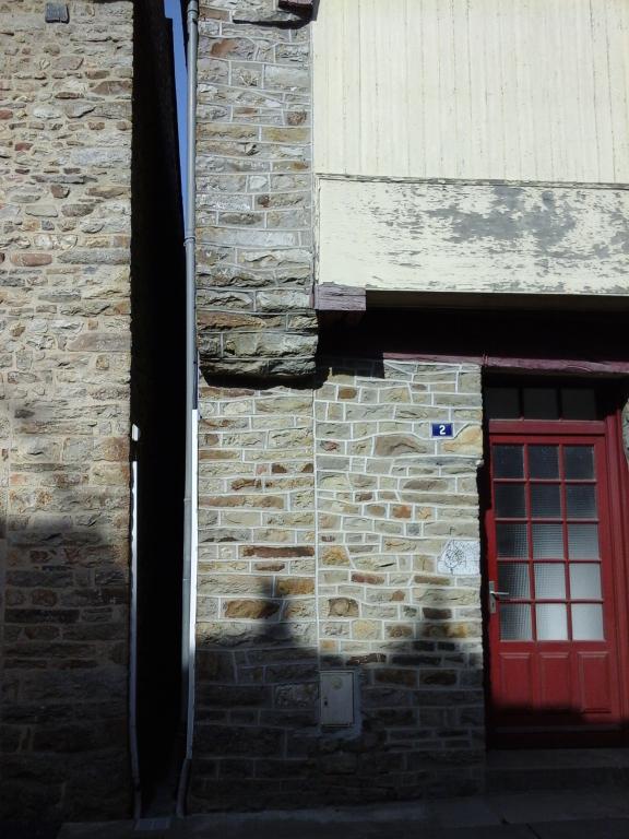 Maison, 2 rue du Pavement (Saint-Aubin-du-Cormier)