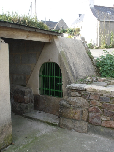 Fontaine Saint-Maudez et lavoir, Kermouster (Lézardrieux)