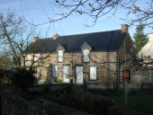Ferme, actuellement maison, 5-7 rue Beauvallon (Saint-Pierre-de-Plesguen fusionnée en Mesnil-Roc'h en 2019)